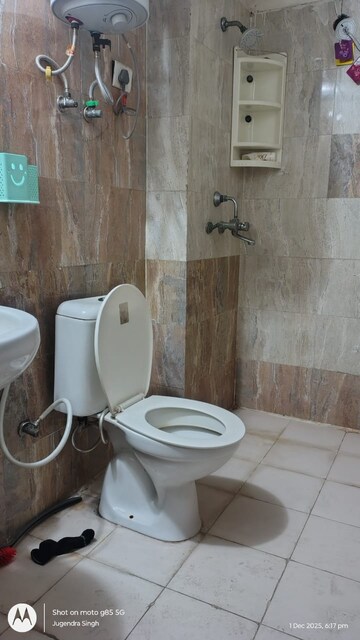 Bathroom in 2.5 BHK Apartment at Aims Golf City, Sector 75 – for Rent