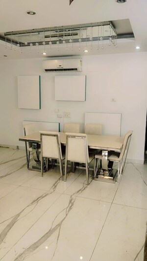 Master Bedroom in 3.5 BHK Apartment at Krishna Apra Residency, Sector 61 – for Sale