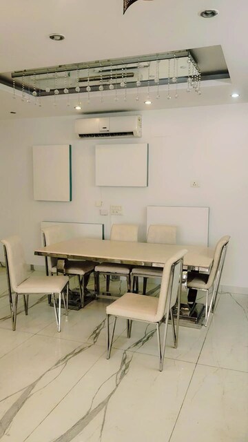 Master Bedroom in 3.5 BHK Apartment at Krishna Apra Residency, Sector 61 – for Sale