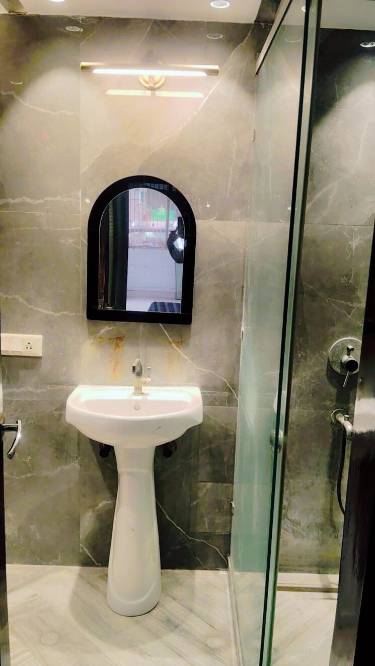 Bathroom, krishna-apra-residency 3.5 Bedroom 1847 Sq.Ft. Apartment In Sector 61 Noida 9565433