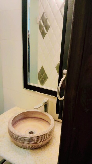 Bathroom in 3.5 BHK Apartment at Krishna Apra Residency, Sector 61 – for Sale