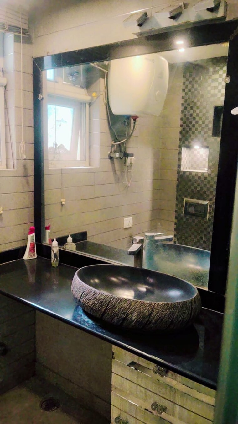 Bathroom, krishna-apra-residency 3.5 Bedroom 1847 Sq.Ft. Apartment In Sector 61 Noida 9565433