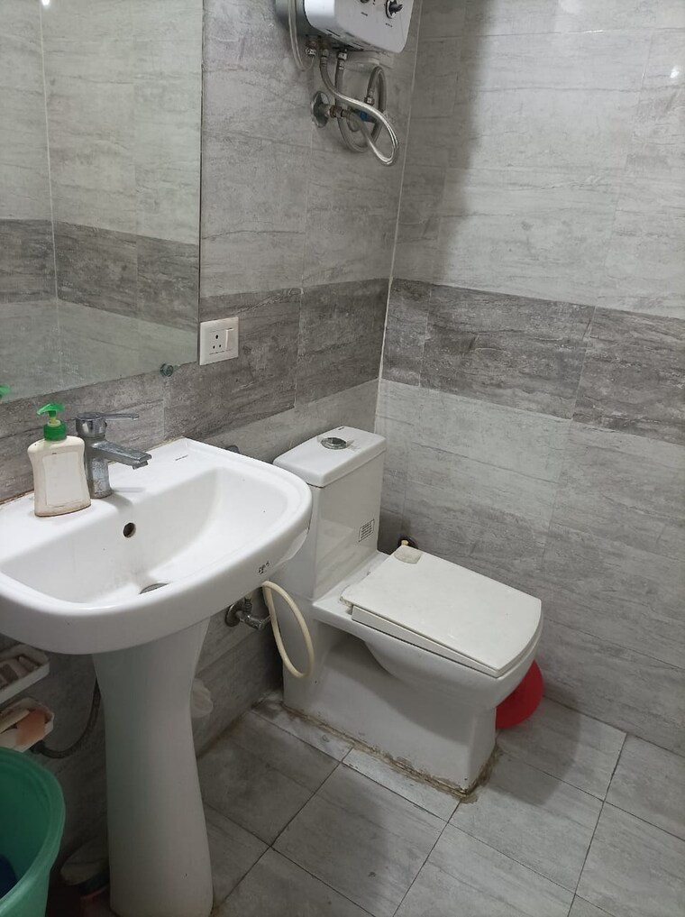 Bathroom, gaurs-siddhartham 2 Bedroom 945 Sq.Ft. Apartment In Siddharth Vihar Ghaziabad 9565435