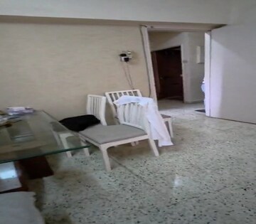 Room in 2 BHK Apartment at Dadar East – for Rent