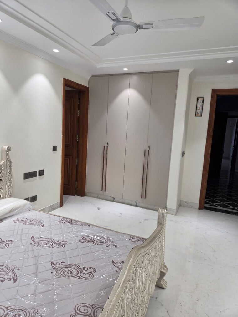 Bedroom, defence colony 3 Bedroom 1953 Sq.Ft. Builder Floor In Defence Colony Delhi 9565497