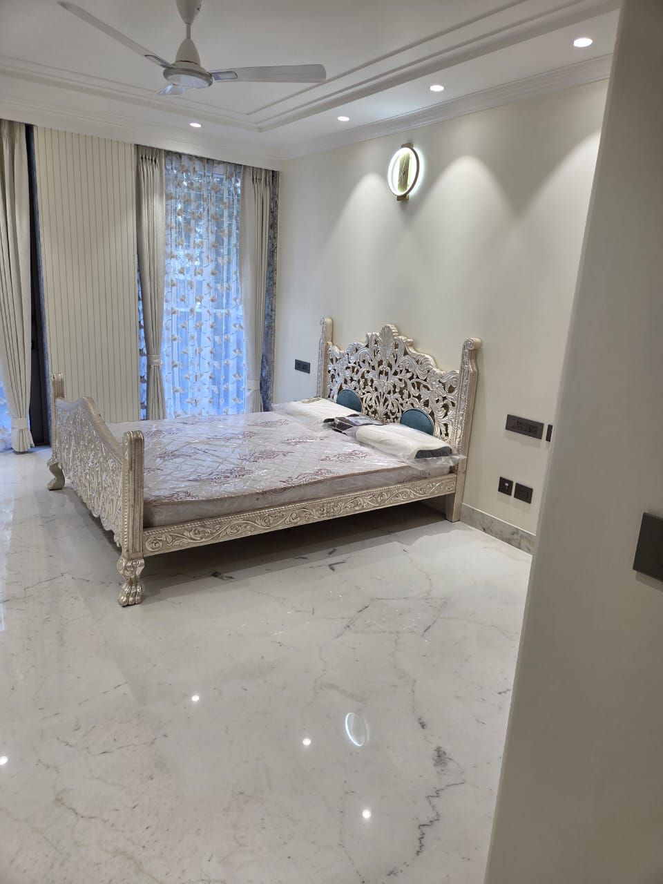 3 BHK + Servant Room Builder Floor For Rent in Defence Colony