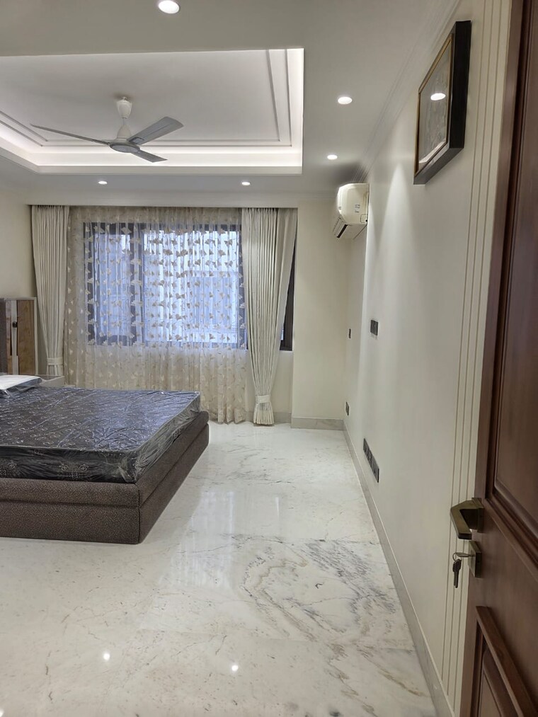 Living Room, defence colony 3 Bedroom 1953 Sq.Ft. Builder Floor In Defence Colony Delhi 9565497