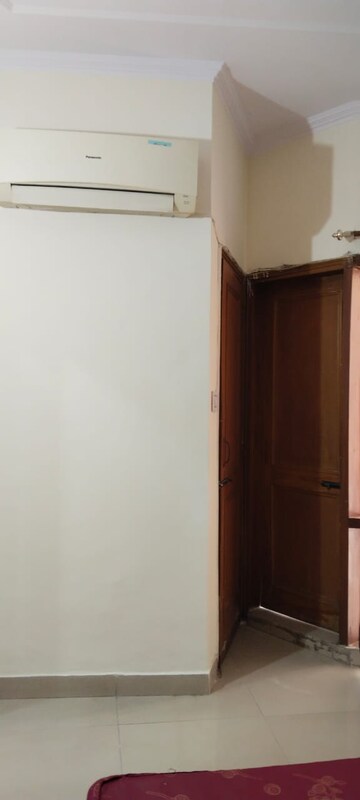 Furnished Amenities in 1.5 BHK Builder Floor at Greater Kailash I – for Rent