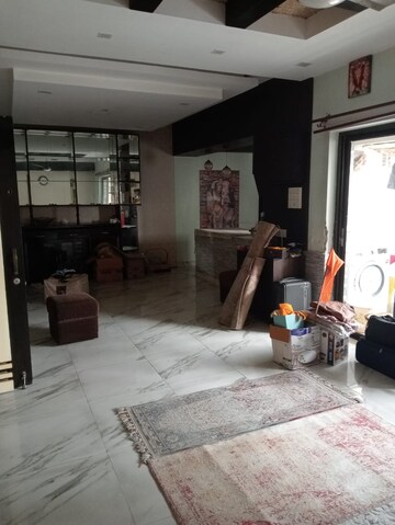 Parking in 3 BHK Apartment at Diamond City South, Tollygunge – for Rent
