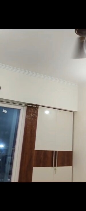 Room in 2 BHK Apartment at Gaur City 7th Avenue, Sector 4 Greater Noida – for Rent