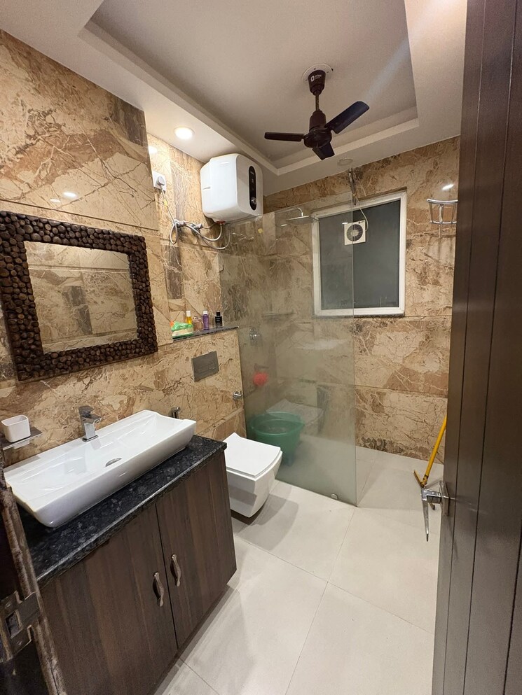Bathroom, freedom fighters enclave 3 Bedroom 1800 Sq.Ft. Apartment In Freedom Fighters Enclave Delhi 9565525