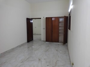 Room in 2 BHK Builder Floor at Green Park Extension – for Rent