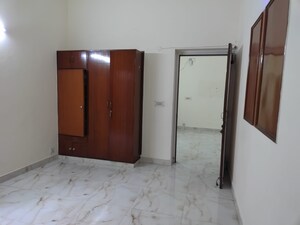 Room in 2 BHK Builder Floor at Green Park Extension – for Rent