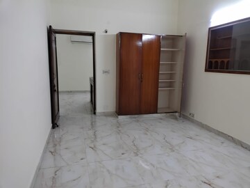 Room in 2 BHK Builder Floor at Green Park Extension – for Rent