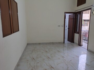 Room in 2 BHK Builder Floor at Green Park Extension – for Rent