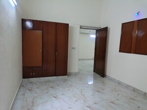 Room in 2 BHK Builder Floor at Green Park Extension – for Rent