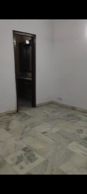 Room in 2 BHK Builder Floor at Chittaranjan Park – for Rent