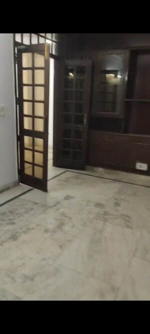 Room in 2 BHK Builder Floor at Chittaranjan Park – for Rent