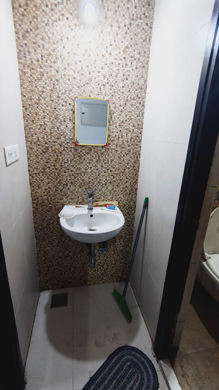 Bathroom, lodha-palava-city-lakeshore-greens 1 Bedroom 810 Sq.Ft. Apartment In Dombivli East Thane 9565644