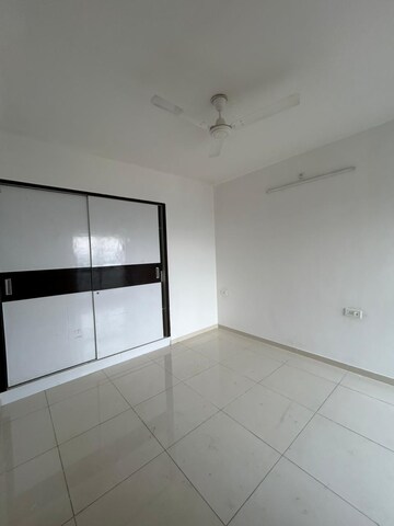 Room in 2 BHK Apartment at JVM Veda, Kasarvadavali – for Rent