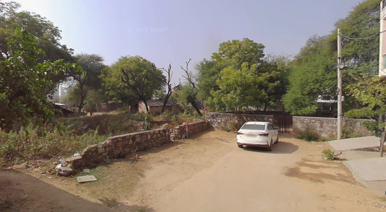 Plot For Sale in Dadu Dayal Nagar
