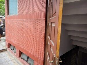 Bathroom in 4 BHK Independent House at Tulip Mall, Sector 46 – for Sale