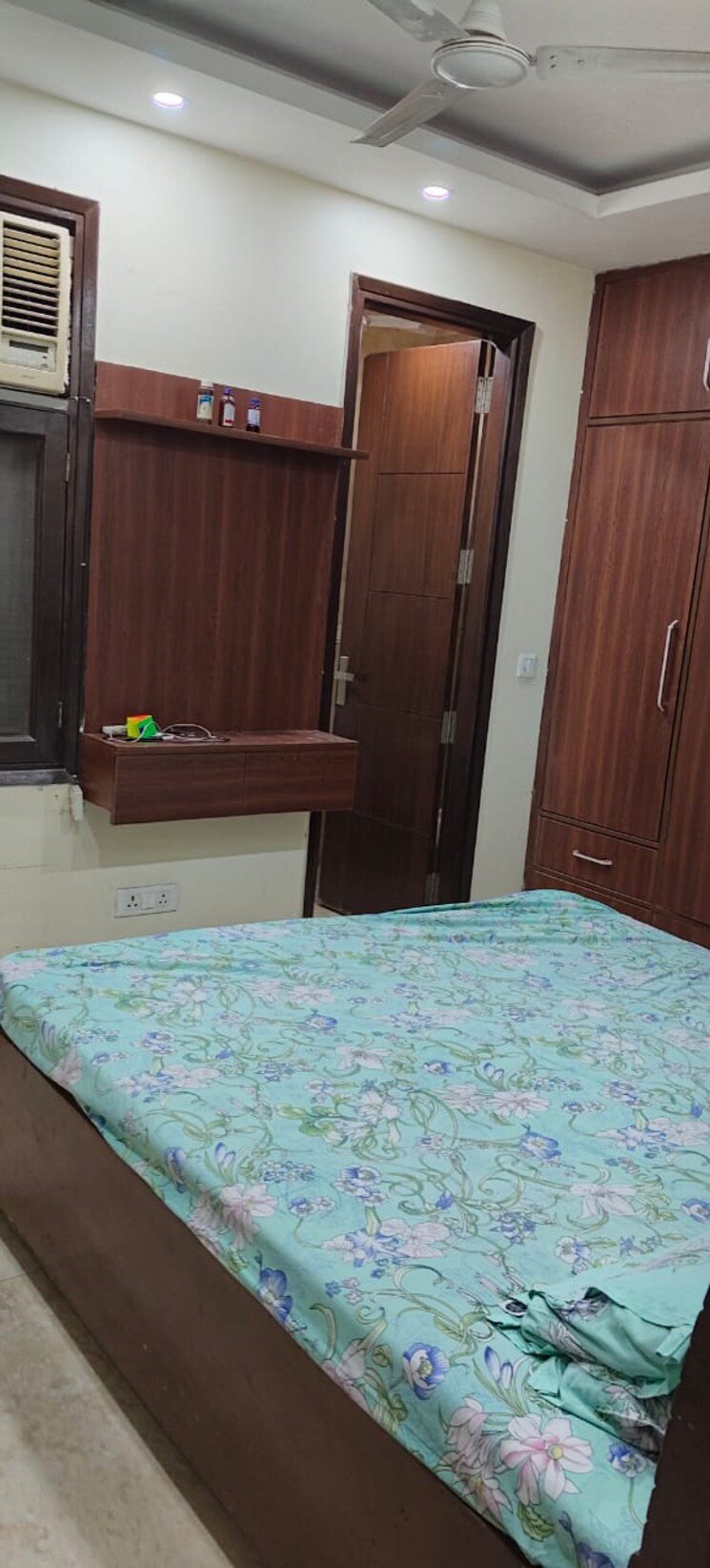 Bedroom, kalkaji 2 Bedroom 100 Sq.Yd. Builder Floor In Kalkaji Delhi 9565686