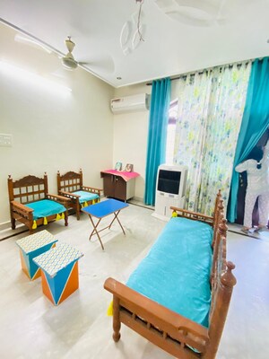 Team Area in 2 BHK Builder Floor at Unitech Infospace, Sector 21 – for Rent