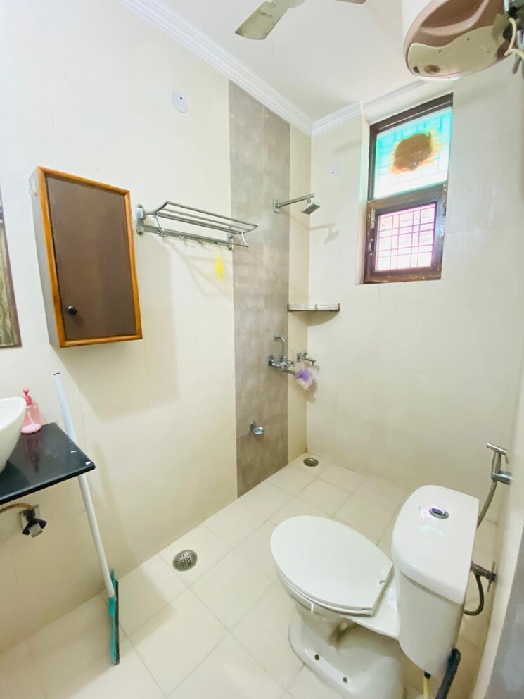 Bathroom, unitech-infospace 2 Bedroom 1400 Sq.Ft. Builder Floor In Sector 21 Gurgaon 9565664