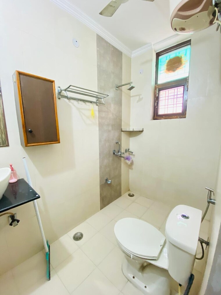 Bathroom, unitech-infospace 2 Bedroom 1400 Sq.Ft. Builder Floor In Sector 21 Gurgaon 9565664