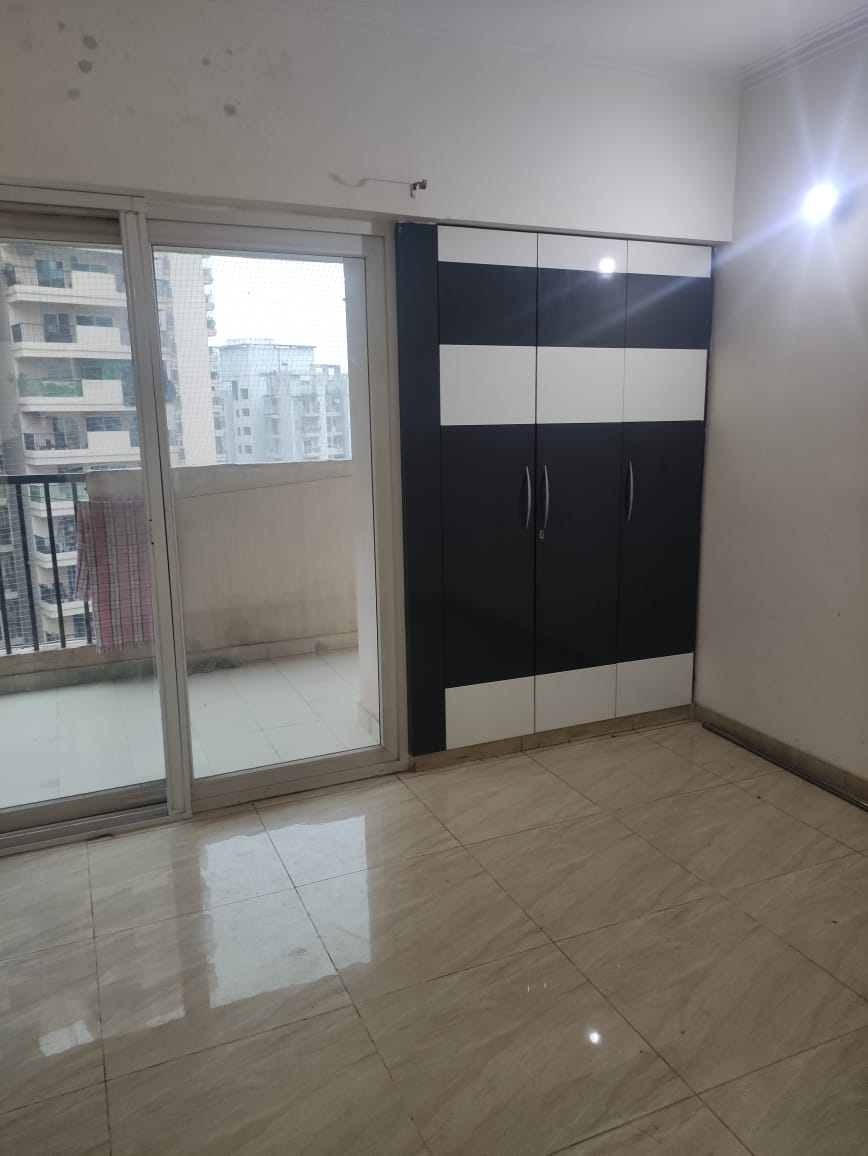 2.5 BHK + Study Room Apartment For Sale in Gaur City 2 - 14th Avenue