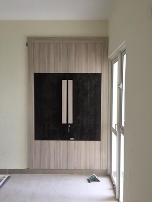 Room in 4 BHK Apartment at Gaur Atulyam, Omicron I Greater Noida – for Sale