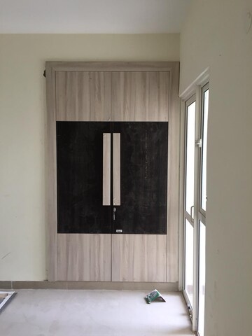 Room in 4 BHK Apartment at Gaur Atulyam, Omicron I Greater Noida – for Sale