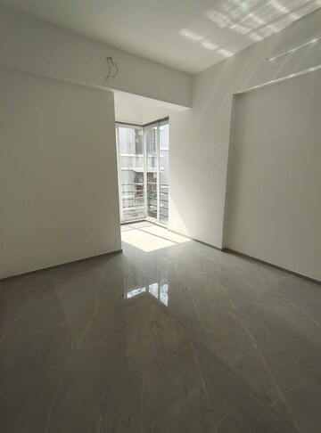 Room in 2 BHK Builder Floor at Ghatkopar East – for Rent