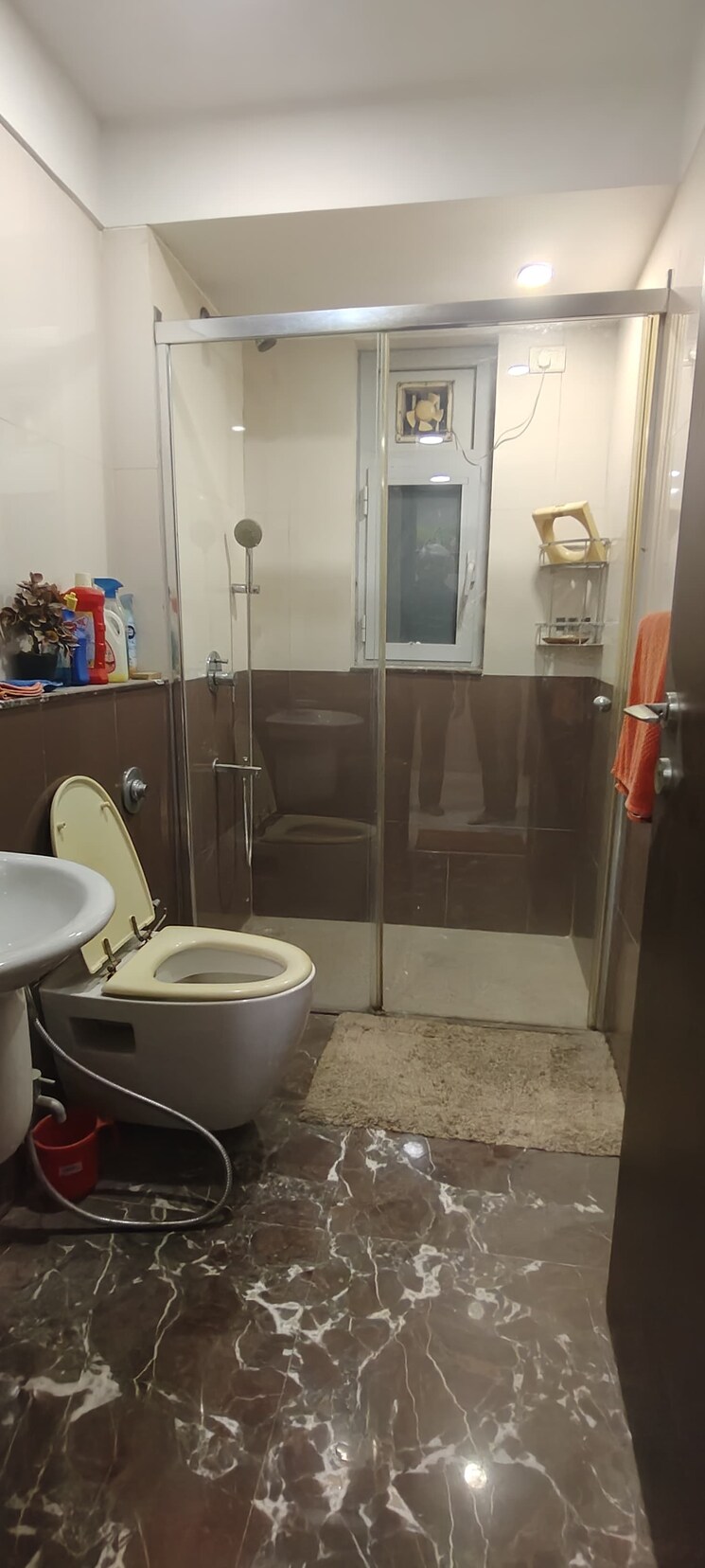 Bathroom, db-woods 3 Bedroom 1500 Sq.Ft. Apartment In Goregaon East Mumbai 9565684