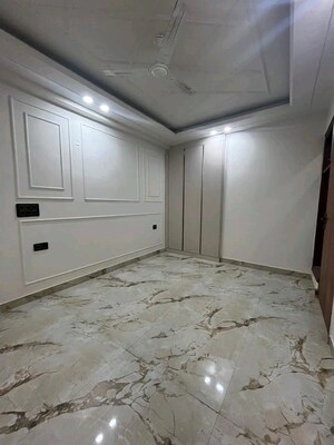 Room in 3 BHK Builder Floor at Chattarpur – for Rent