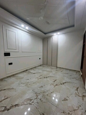 Room in 3 BHK Builder Floor at Chattarpur – for Rent