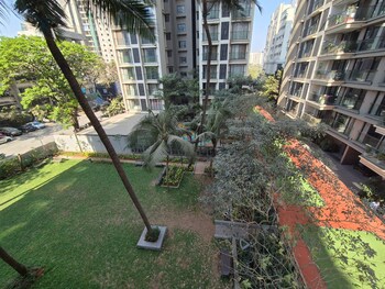 Rustomjee Seasons