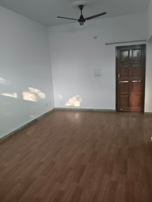 Room in 2 BHK Builder Floor at Sector 22b – for Rent