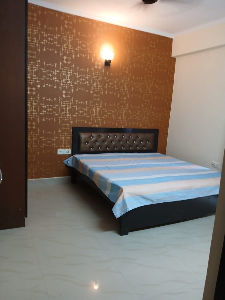 Bedroom, sector 75 Pg For Girls In Sector 75 9565743