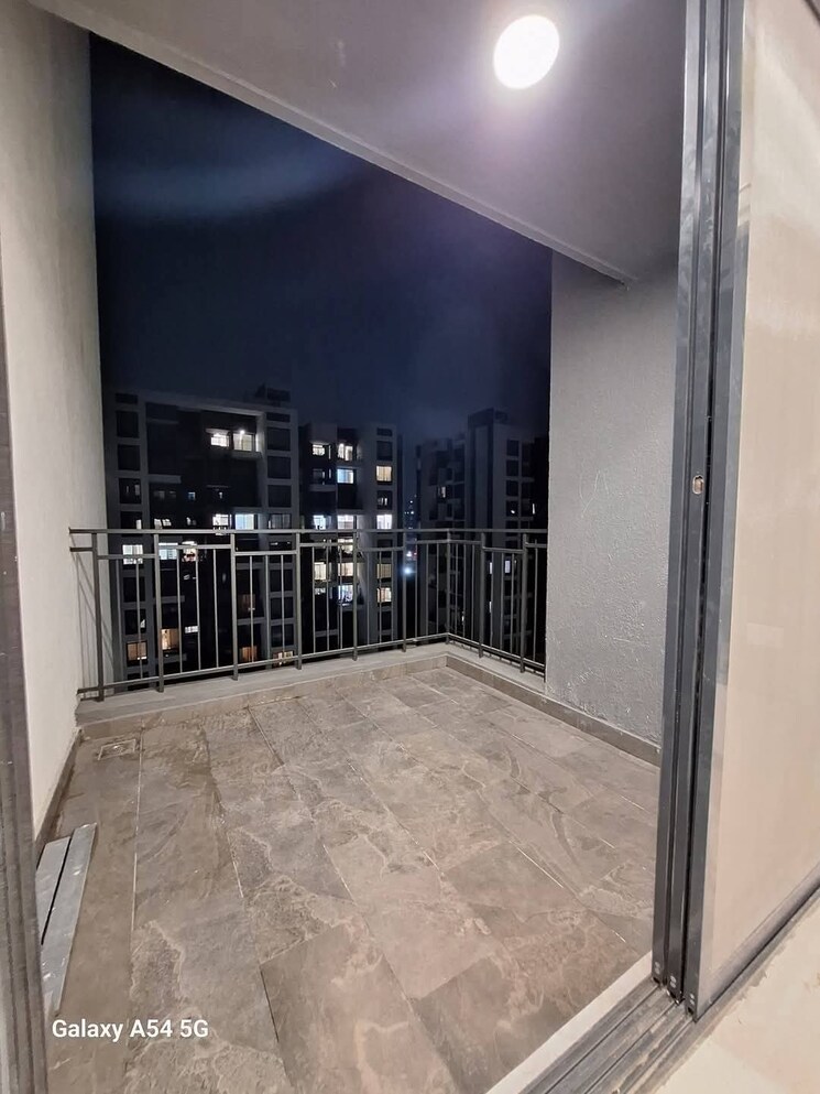 Balcony, rama-metro-life-maxima-residences 2.5 Bedroom 900 Sq.Ft. Apartment In Tathawade Pune 9565745