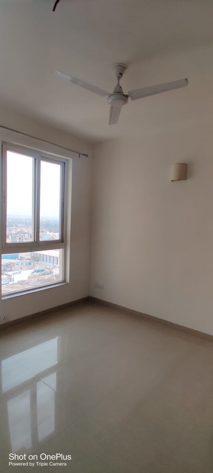 Room, emaar-mgf-emerald-hills 2.5 Bedroom 1120 Sq.Ft. Apartment In Sector 65 Gurgaon 9565744