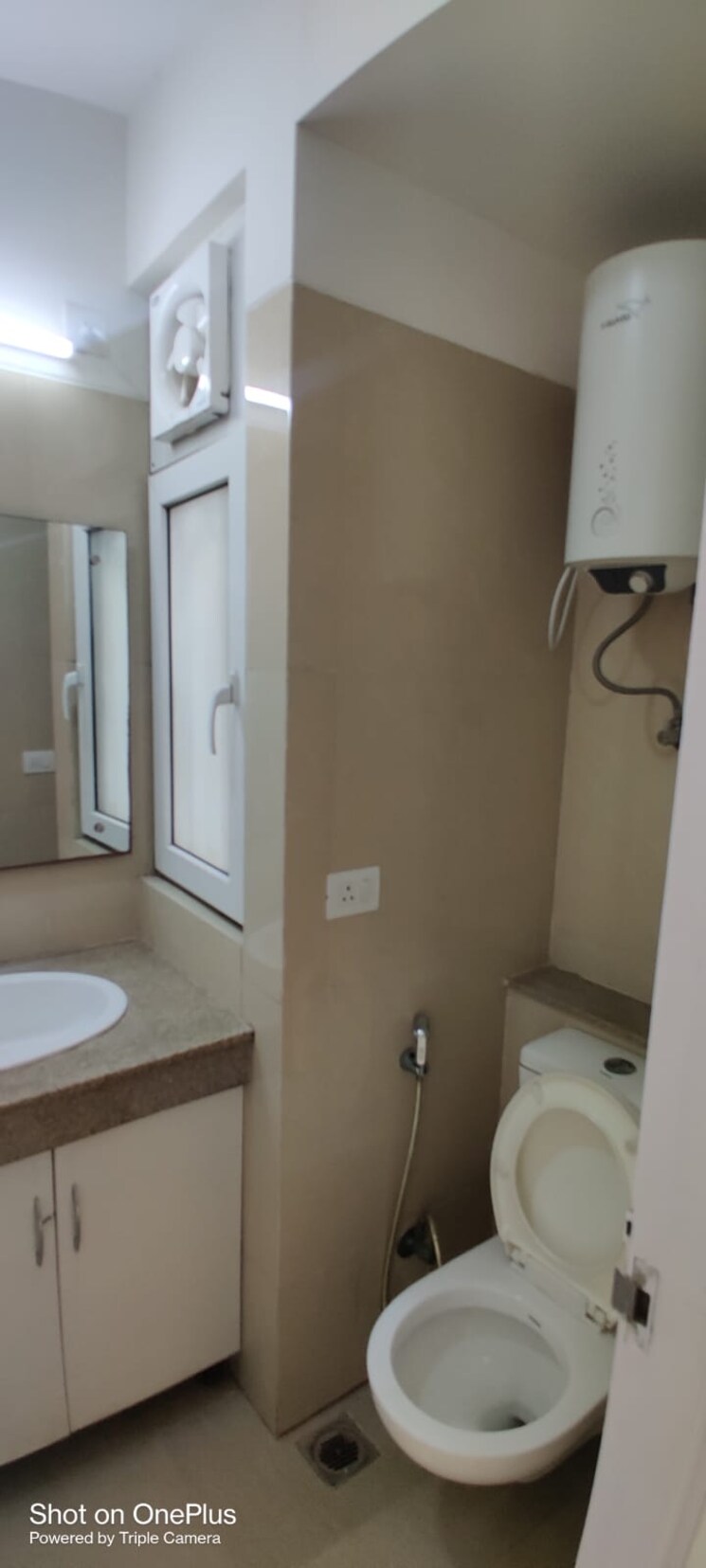 Bathroom, emaar-mgf-emerald-hills 2.5 Bedroom 1120 Sq.Ft. Apartment In Sector 65 Gurgaon 9565744