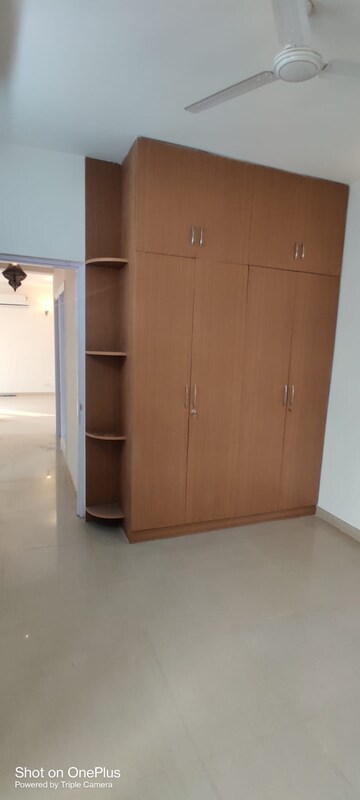 Room in 2.5 BHK Apartment at Emaar MGF Emerald Hills, Sector 65 – for Sale