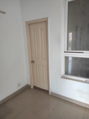 Room in 3 BHK Apartment at Mapsko Paradise, Sector 83 – for Sale