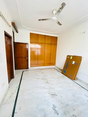Room in 2 BHK Builder Floor at Ansal Plaza Sector-23, Sector 23 – for Rent
