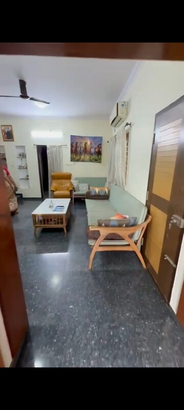 Team Area in 3 BHK Apartment at MC Castle, Indiranagar – for Rent