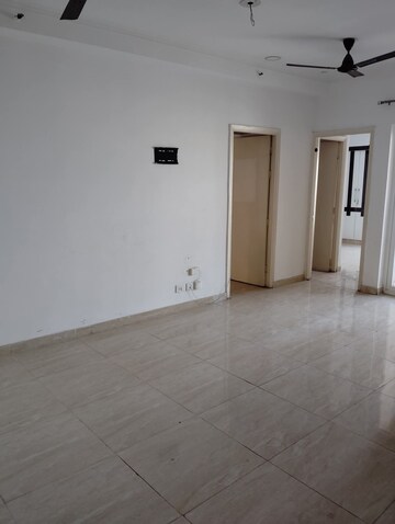 Room in 2 BHK Apartment at Gaur City 2 - 14th Avenue, Sector 16c Greater Noida – for Rent