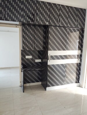 Room in 2 BHK Apartment at Gaur City 2 - 14th Avenue, Sector 16c Greater Noida – for Rent