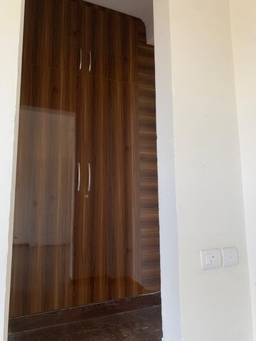 Furnished Amenities in 2 BHK Apartment at BPTP Floors, Sector 70 – for Rent